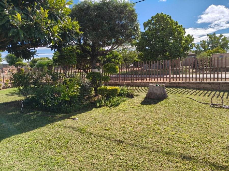 4 Bedroom Property for Sale in Monakato North West